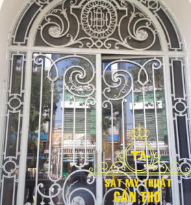 Cửa đi sắt mỹ thuật